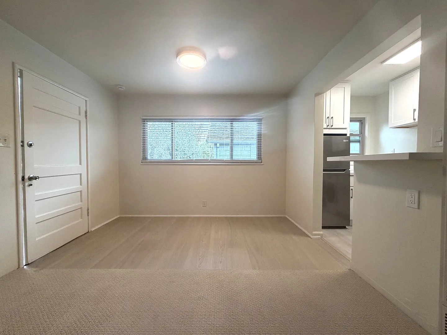 Newly Renovated 1BD/1BA Prime Downtown Location — Photo 2