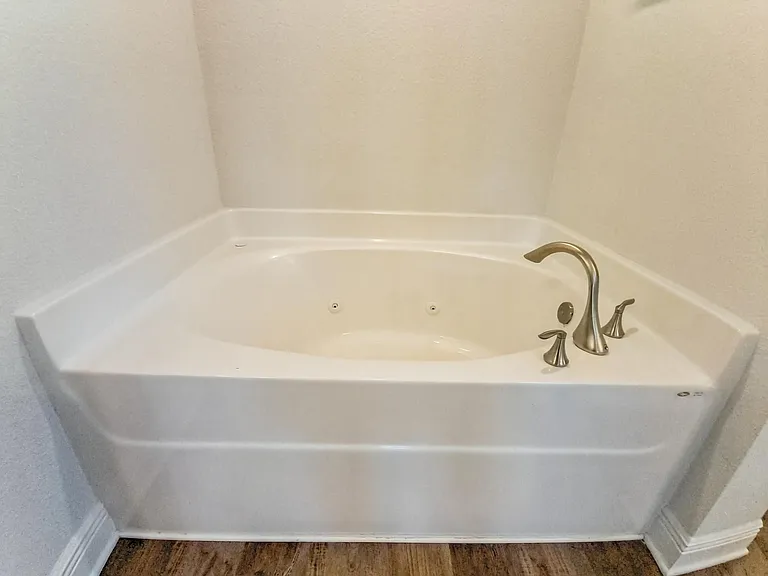Master Bathroom Jetted Tub