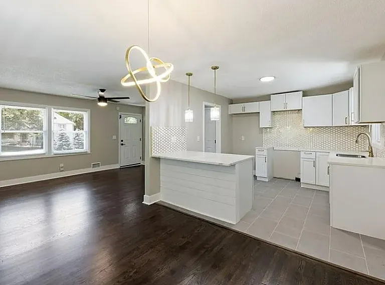11027 Monroe Ct — Photo 3