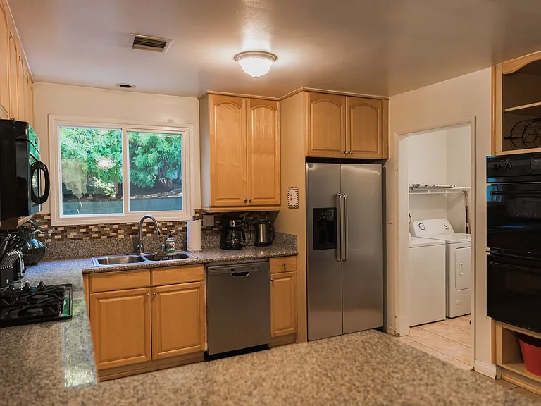 23301 Balmoral Ln — Photo 3
