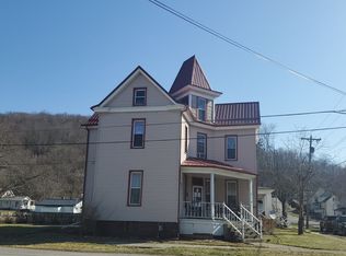 201 N Washington St, Evans City, PA 16033