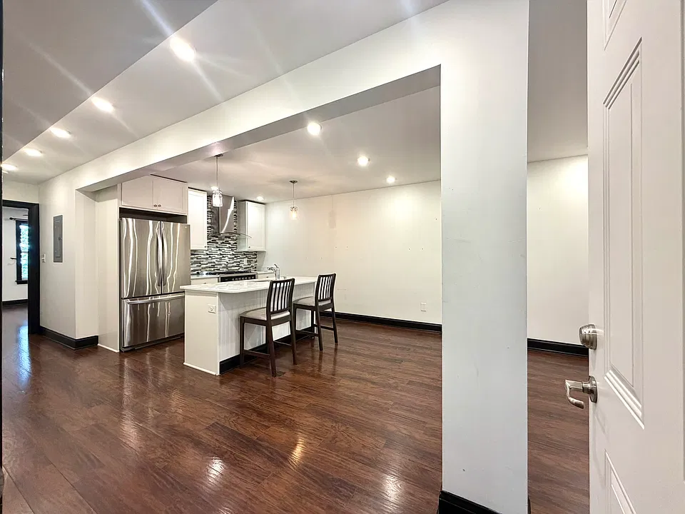 709 Jackson St NE #3