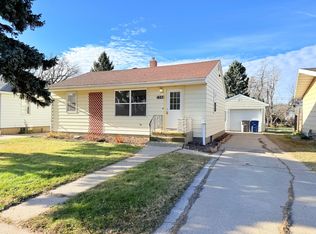 823 17th St N, Moorhead, MN 56560