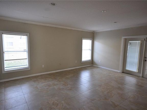 5th image of 208 Beckenham Dr