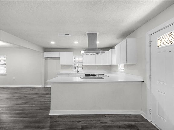 5th image of 643 E Columbia Dr