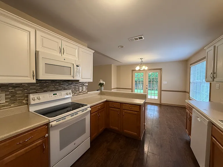 25920 Argonne Dr — Photo 5