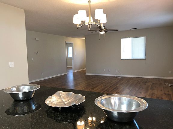 4th image of 10 Woodlands Cir