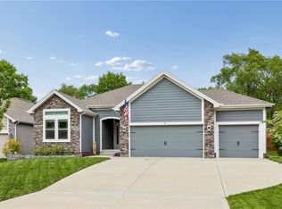 8 NE 102nd St, Kansas City, MO 64155