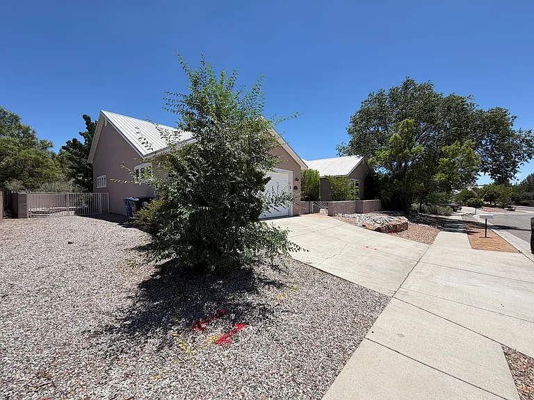 516 Sparrow Hawk Ct SE — Photo 2