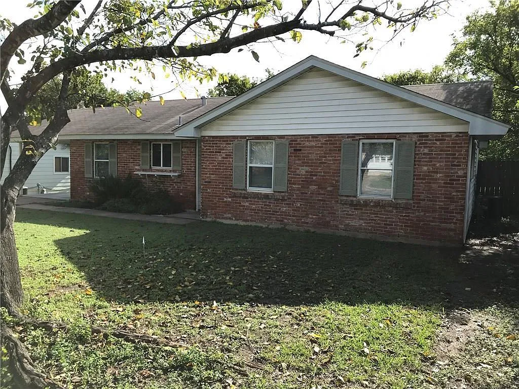 3 bed, 2.0 bath, 1022 sqft, $2,195 — Photo 2
