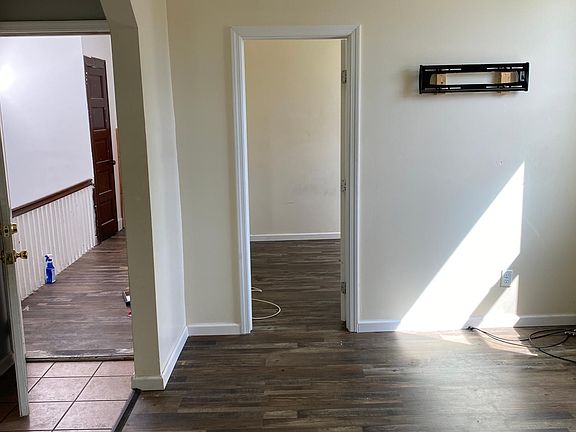 5th image of 1872 Victory Blvd Floor 2