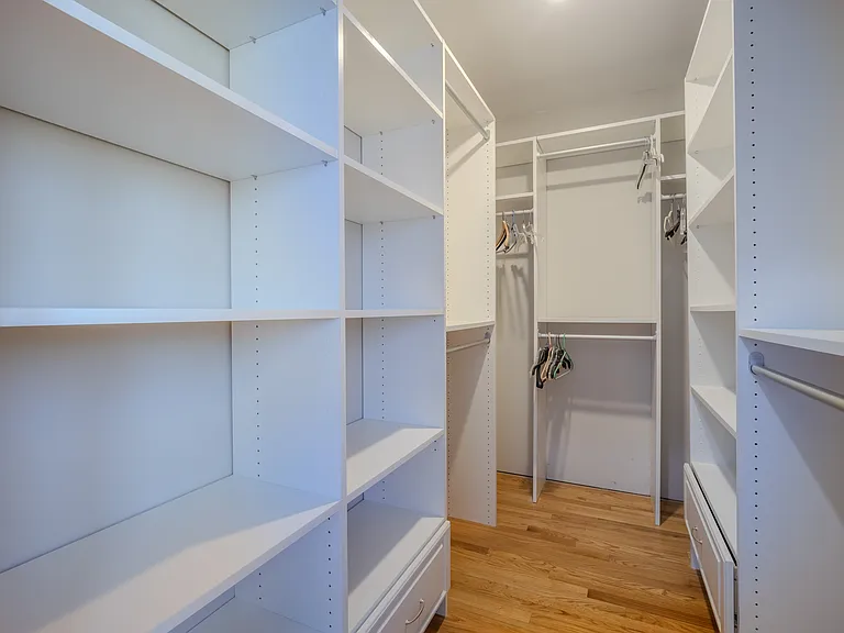 19-21 Lamela Dr — Photo 13