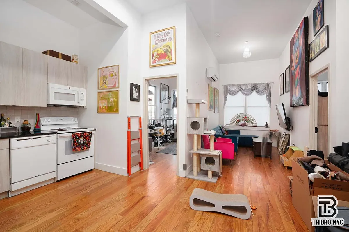 Building Photo - 1068 Putnam Ave #2F