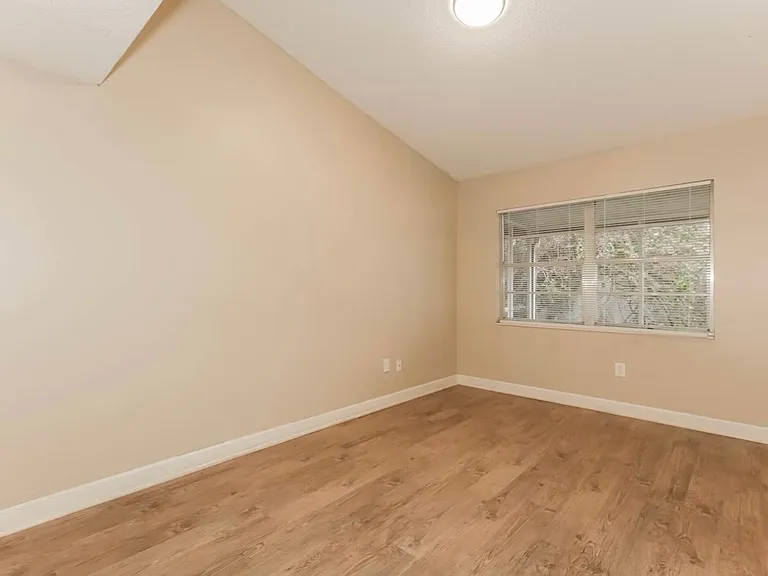 1001 Pinehaven Ct — Photo 8