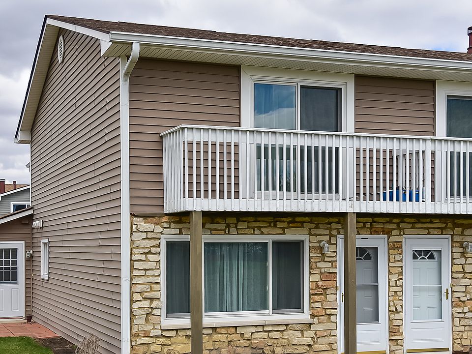 1st image of 17405 W Chestnut Ln #17405