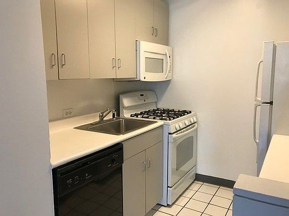 4th image of 429 E 52nd St APT 28J