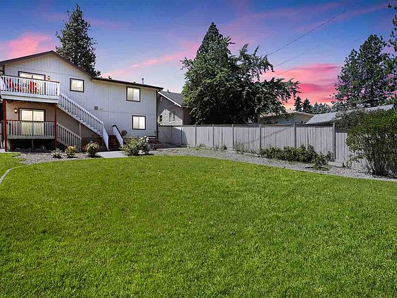 2nd image of 3015 E 32nd Ave