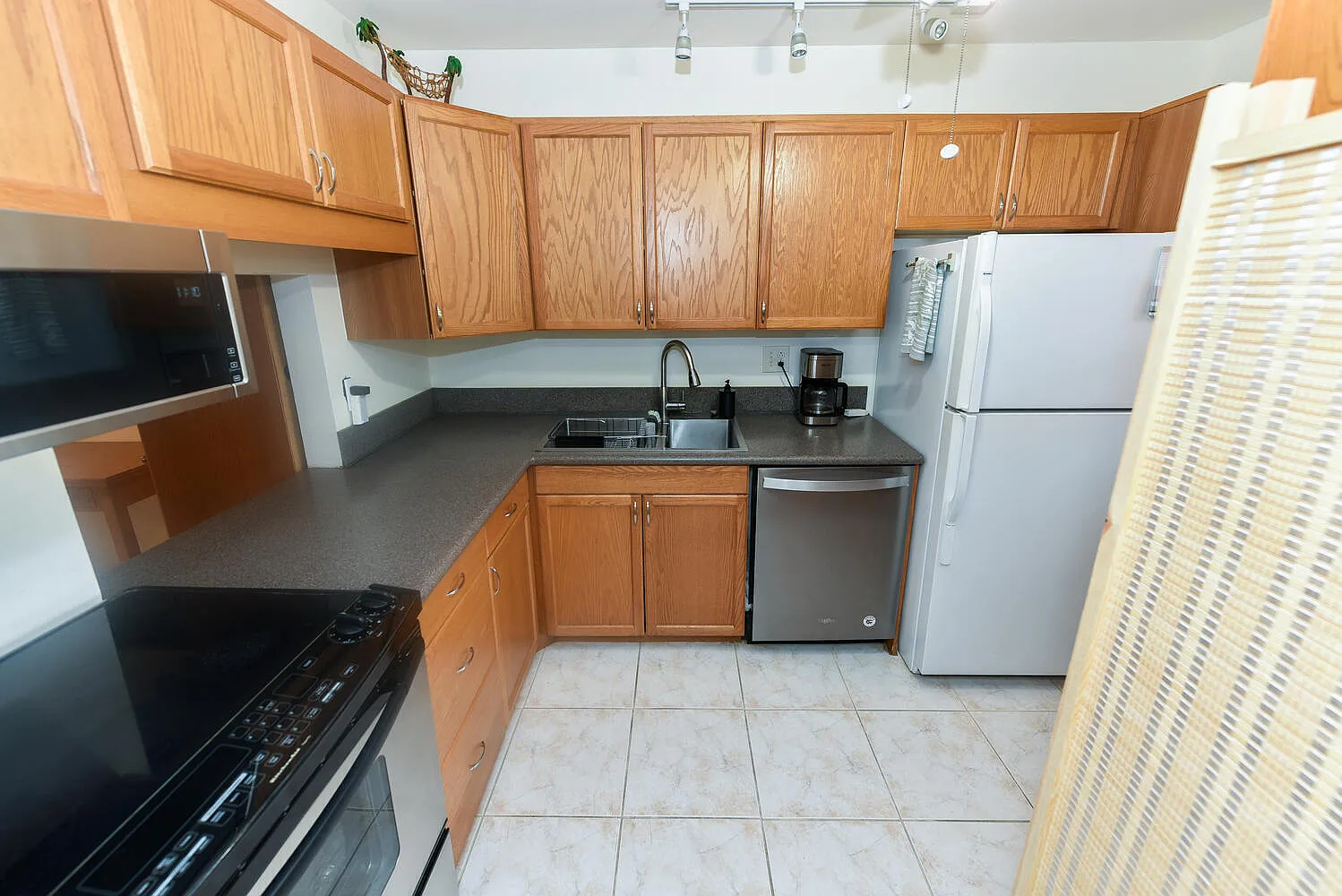 2 bed, 2.0 bath, 1021 sqft, $1,850 — Photo 4