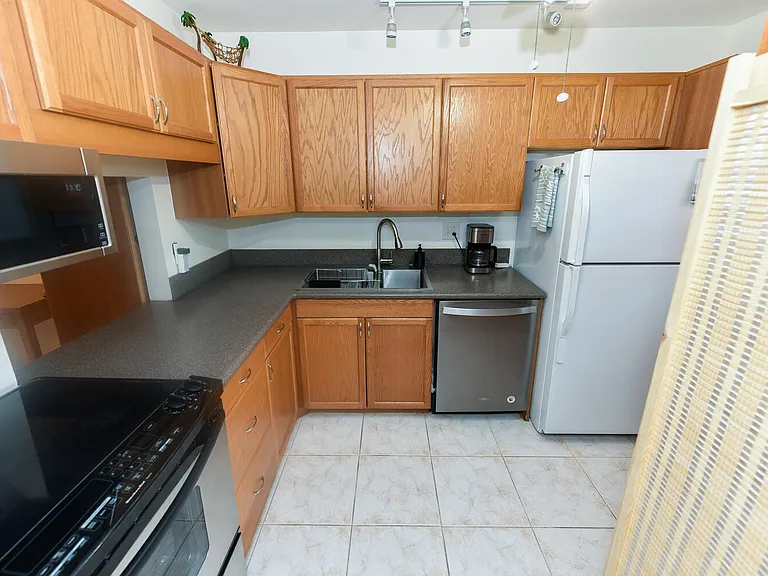 166 Lake Carol Dr — Photo 4