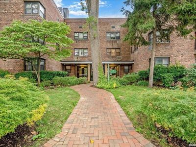 75 Knightsbridge Road #1B, Great Neck, NY, 11021
