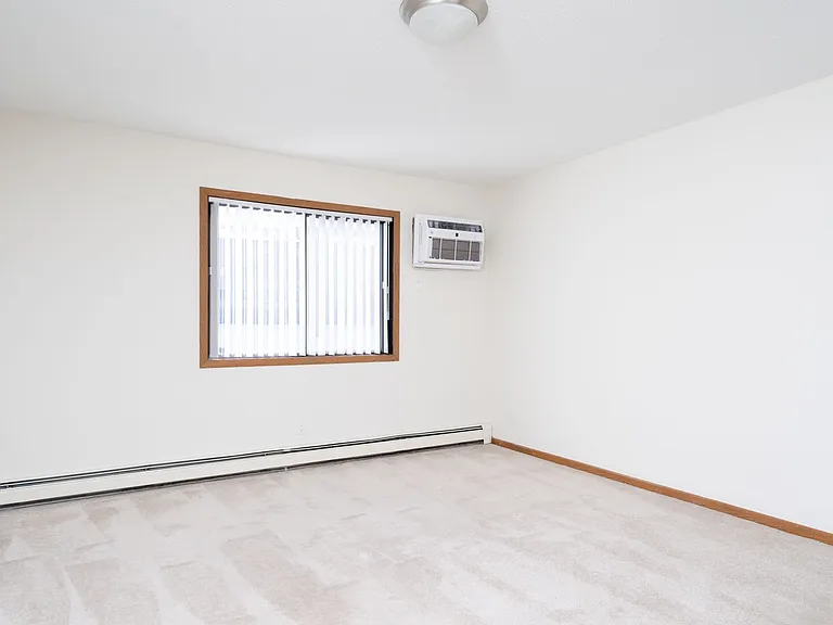 Hummingbird Cove Apartments — Photo 17