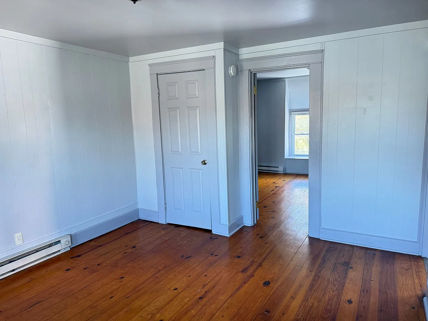 Newly Updated One Bedroom Across from Penn Medicine - In unit Laundry! — Photo 4