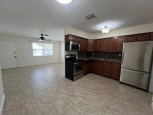 2 bed, 1.0 bath, 800 sqft, $2,000 — Photo 4