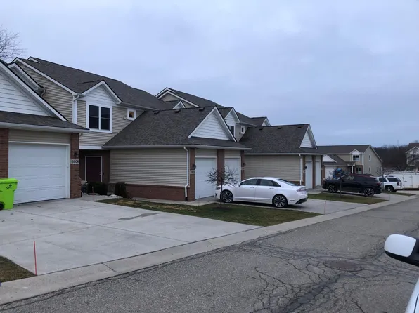 5896 Woodruff View Dr, Brighton, MI 48116