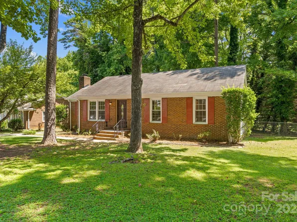 7607 Surreywood Pl, Charlotte, NC 28270