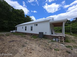 423 Roslyn Ave, Cumberland Gap, TN 37724