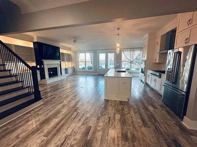 15 Waterside Ln — Photo 3