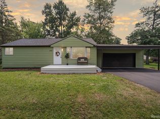 1058 Washington Dr, Flint, MI 48507