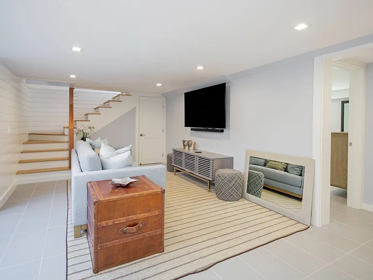 30 Hampton Ct — Photo 16