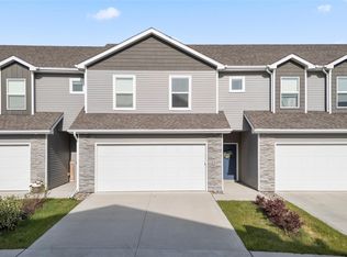 242 NE Meadow Ln, Ankeny, IA 50021