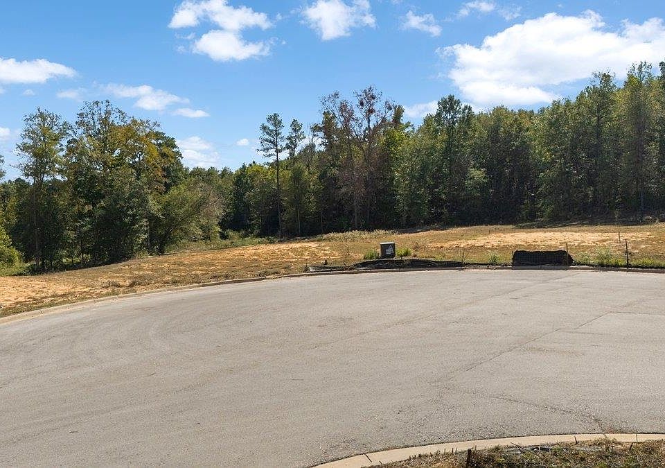 1st image of 21 Oak Valley Dr