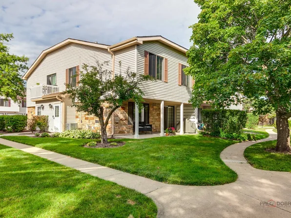 365 Jefferson Ct, Vernon Hills, IL 60061