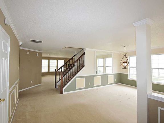 2nd image of 10228 Yosemite Ln
