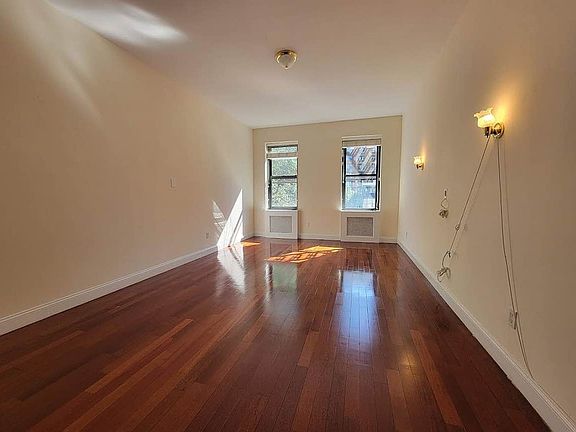 4th image of 310 E 74th St #6Z