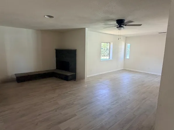 435 S Armstrong Ave, Fresno, CA 93727