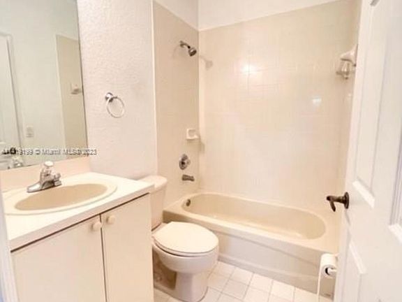 4th image of 8301 NW 107th Ct #522