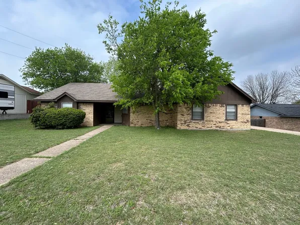 104 Hillside Dr, Hewitt, TX 76643