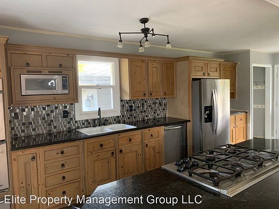 4th image of 1736 Dixon Dr