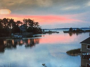 1043 Robins Point Ave, Deltaville, VA 23043