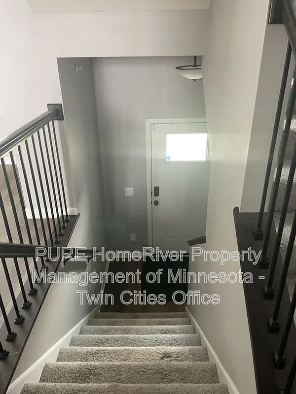 3 bed, 3.0 bath, 1943 sqft, $2,475 — Photo 4