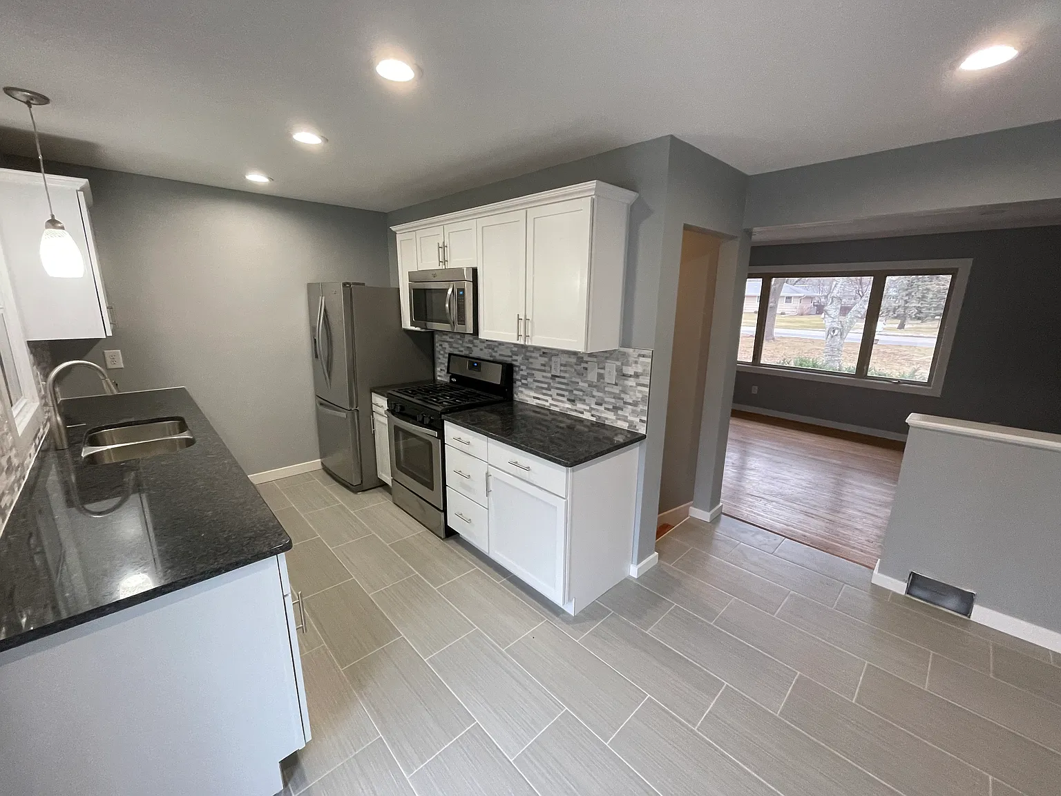 3 bed, 1350 sqft, $2,950 — Photo 1