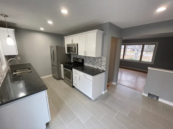 17705 10th Ave N, Plymouth, MN 55447