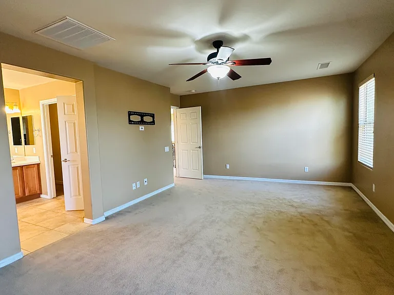 2138 W Marconi Ave — Photo 18