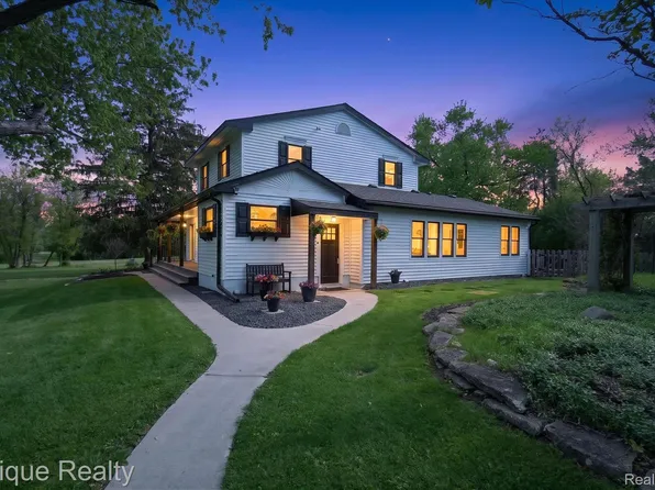 3710 Frains Lake Rd, Ann Arbor, MI 48105