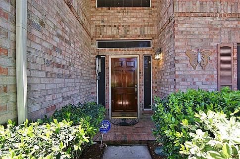 3rd image of 15223 Shapiro Springs Ln