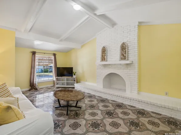 135 COLTON DR, San Antonio, TX 78209